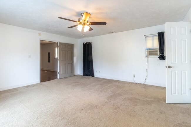 Building Photo - 2821 Vicksburg Ln