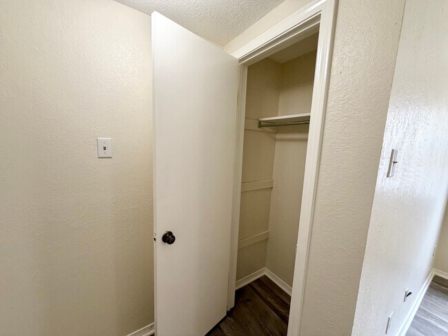 Building Photo - 3825 Kimberly Dr