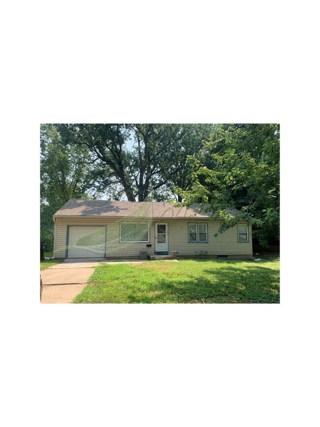 Building Photo - DESIREABLE INDEPENDENCE LOCATION!!!