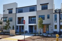 Building Photo - 944 N Divino Privado