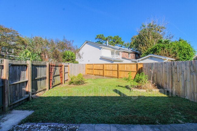 Building Photo - 679 Williamson Dr