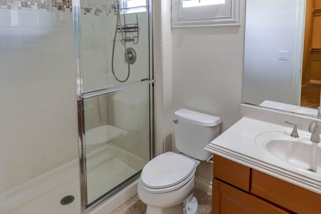 Building Photo - Stunning 6 Bedroom Home With Casita Pool H...