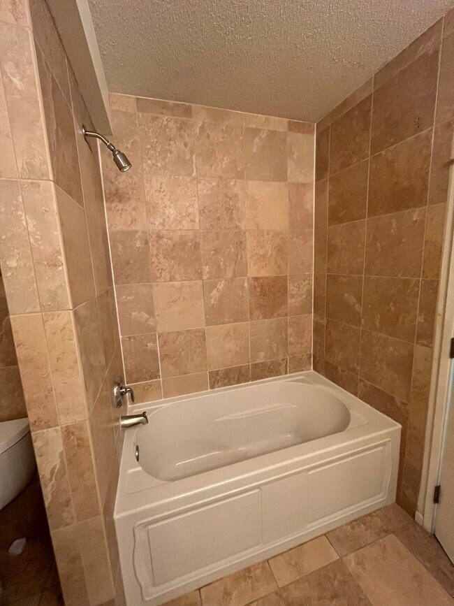 Building Photo - 9725 Woods Dr