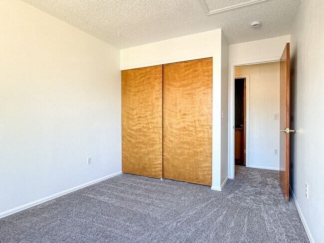 Building Photo - Single-Family Home in Littleton!