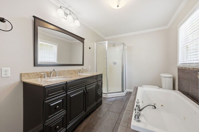 Building Photo - Modern Updates in this Classic 3bedroom/2.5 Bath Home in Erwin