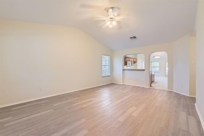 Building Photo - 716 Scheel Rd