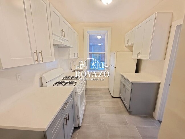 Building Photo - 691 Elizabeth Ave