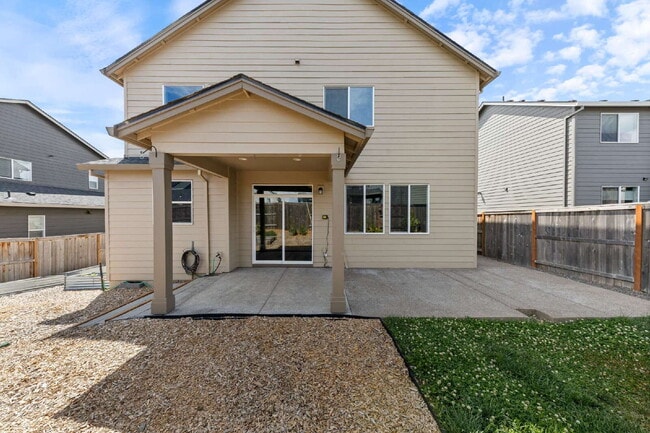 Building Photo - Large Recent Construction Home with Bonus Room!