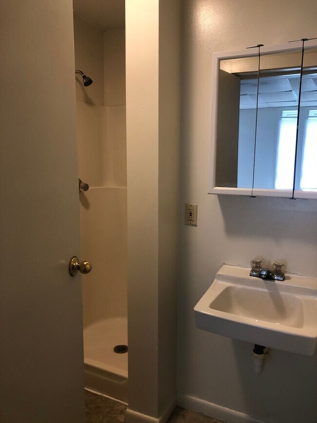 Building Photo - 1115 N College Ave