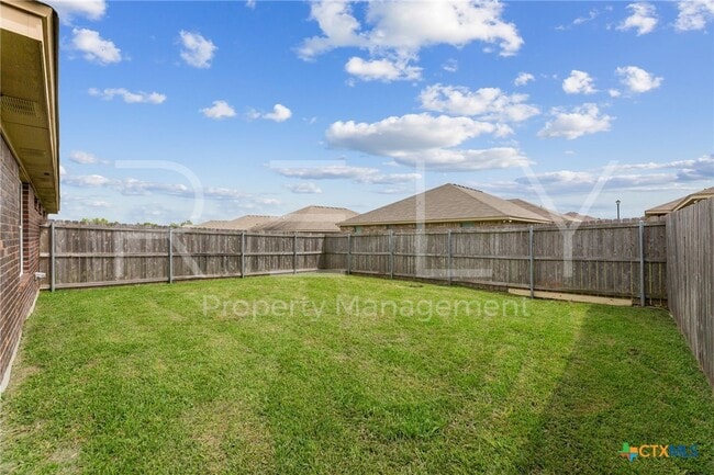 Building Photo - 603 B Karey Dr