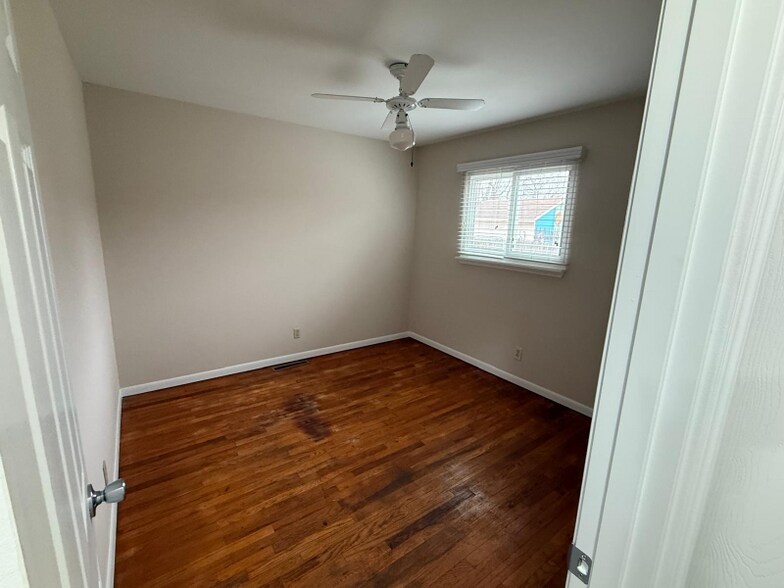 Building Photo - 555 Kirkwood Dr