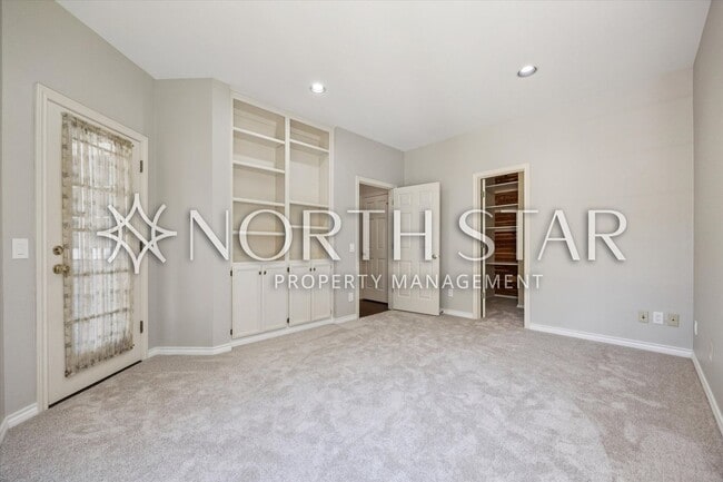 Building Photo - 2055 Ridge Pointe Dr