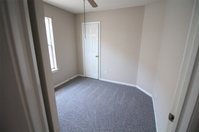Building Photo - 2117 Whittier Dr