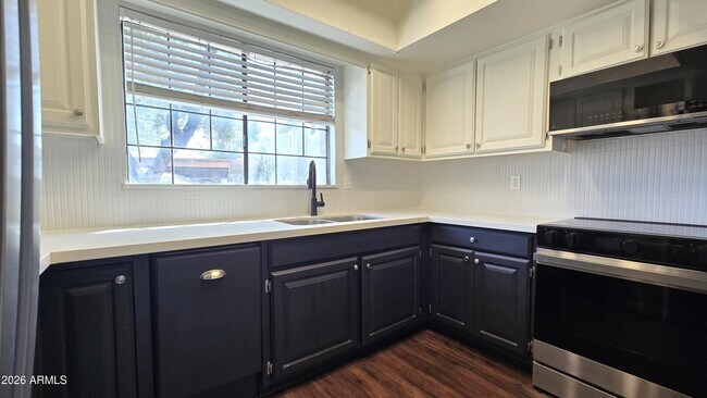 Building Photo - 15402 N 28th St