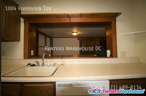 Building Photo - 1004 Riverview Terrace