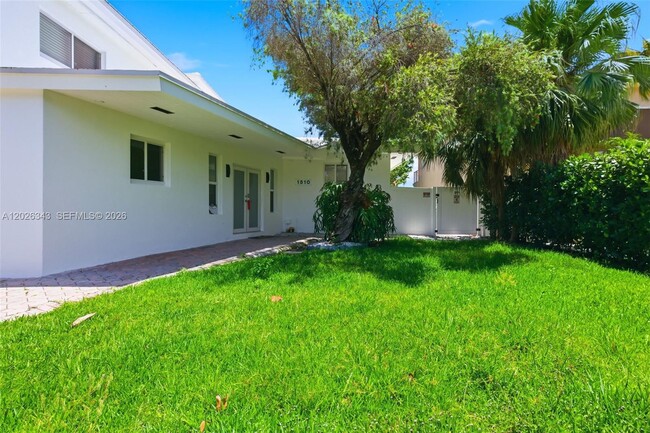 Building Photo - 1510 S Treasure Dr