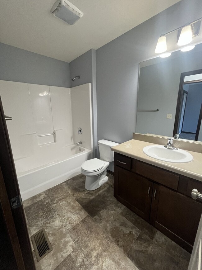 Building Photo - Newer 3-Bed Townhome in NW Columbus, attached double car garage and private back yard!