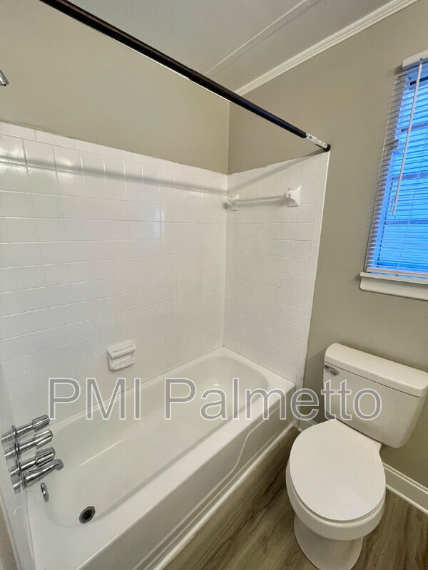 Building Photo - 1900 Tall Pines Cir