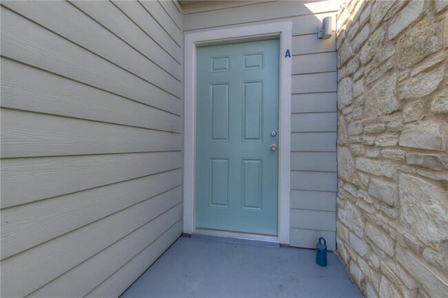 Building Photo - 2400 Burleson Ct