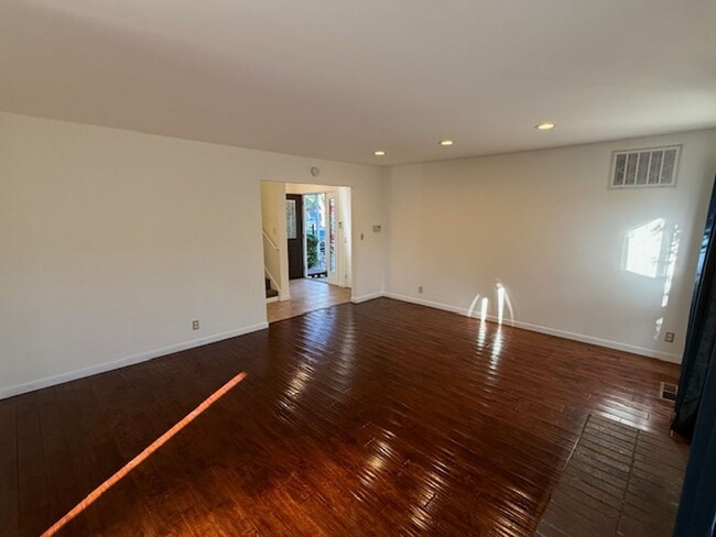 Building Photo - 3-Bedroom, 3-Bathroom Richmond Home Availa...