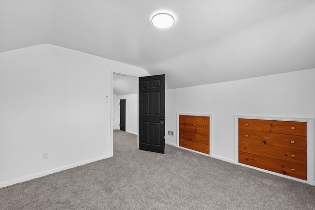 Building Photo - 18525 Westmoreland Rd