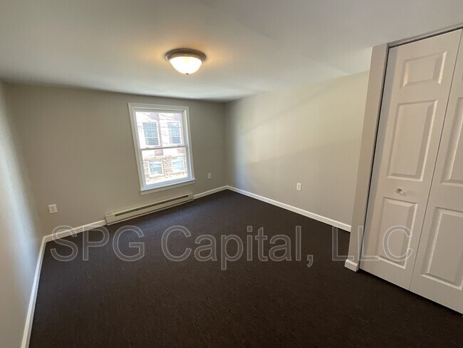 Building Photo - 144 Wilson St