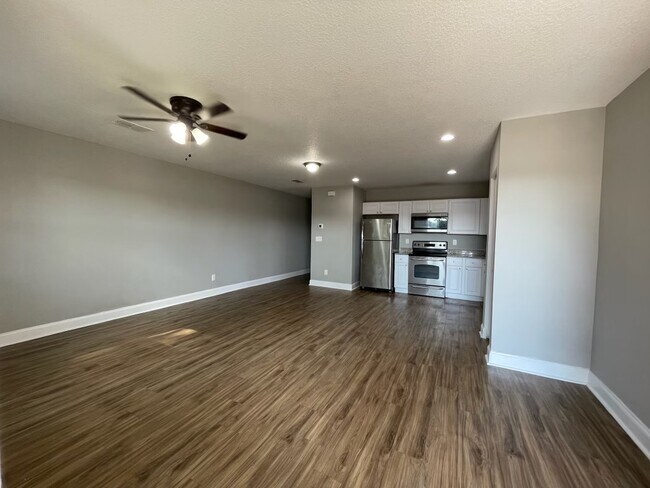 Building Photo - 6977 Lenox Ave