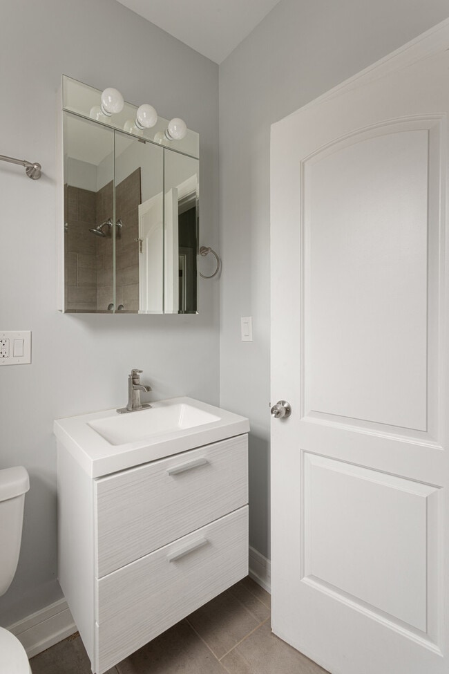 Building Photo - 6114 N Winthrop Ave