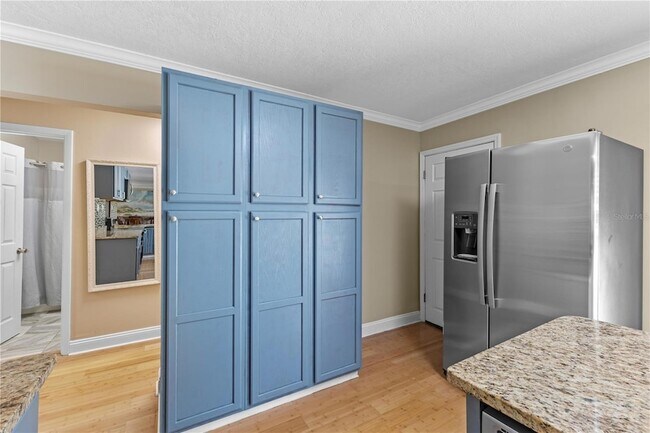 Building Photo - 2622 Hibiscus Ct