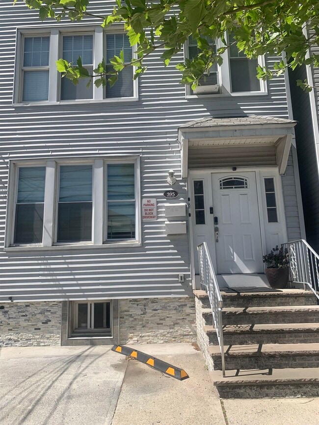 Building Photo - 395 Cator Ave