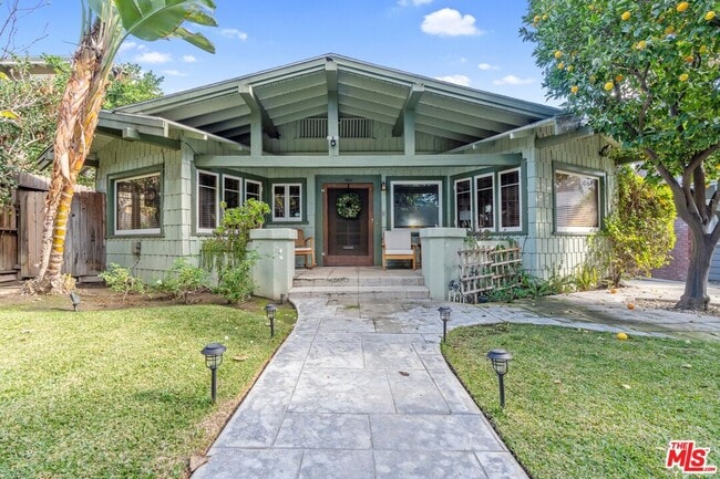 Building Photo - 1550 N Sierra Bonita Ave