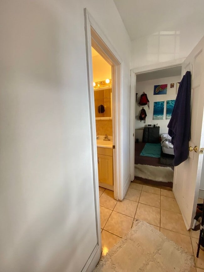 Building Photo - Awesome value four bedroom in Brookline