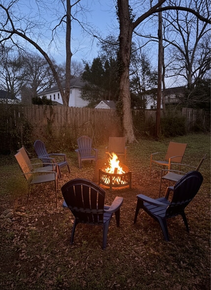 Building Photo - 132 Leslie St SE