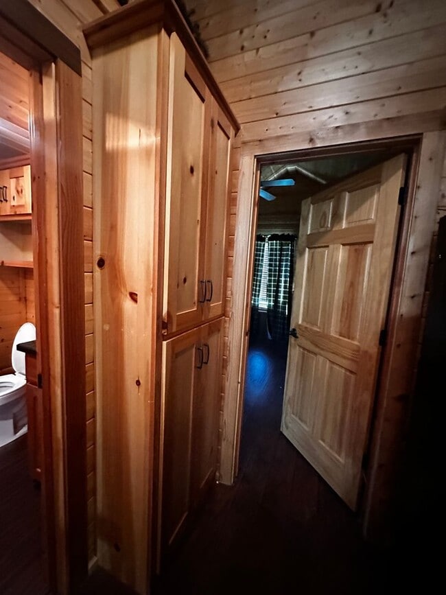 Building Photo - CABIN - Brock ISD - HORSES WELCOME