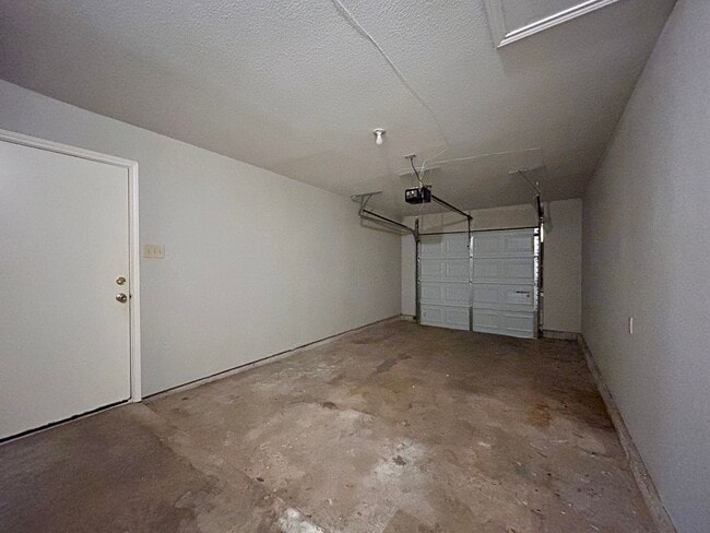 Building Photo - 9304 Kempler Dr