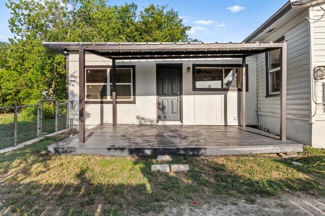 Building Photo - 215 Glad Dr