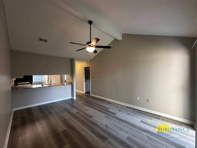 Building Photo - Magnificent 2 Bedroom Townhouse in Fort Walton Beach