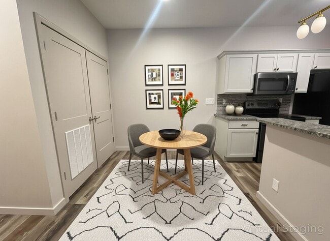 Building Photo - 2 Bedroom  2 Bath Garden Level on Table Rock Lake - Lakeside Apartment Branson, MO - Flexible Lea...