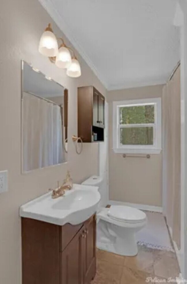 Building Photo - FRESH! Open AND NEAR THE CROSS LAKE BOAT L...