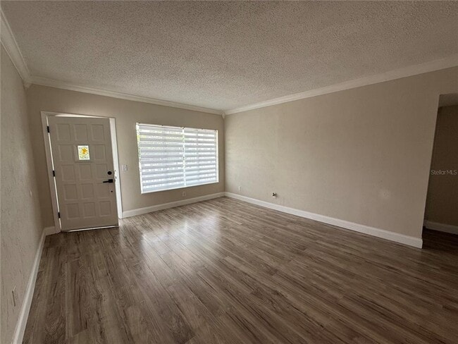 Building Photo - 2428 Columbia Dr