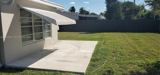 Building Photo - 1900 N 32nd Ct