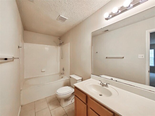 Building Photo - 3079 Hill St
