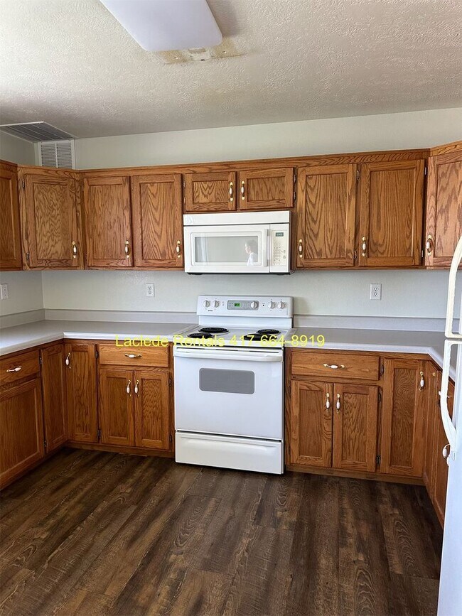 Building Photo - 3 BEDROOM 2.5 BATHROOM TOWNHOUSE FOR RENT