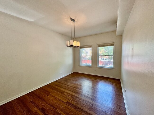Building Photo - 6042 N Kenmore Ave