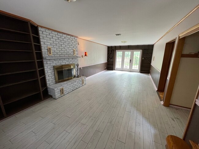 Building Photo - 9836 Bob Gray Rd