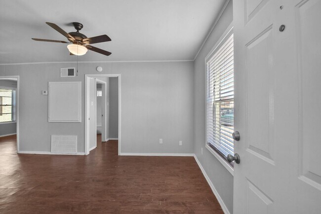 Building Photo - 1509 Broadmoor Dr