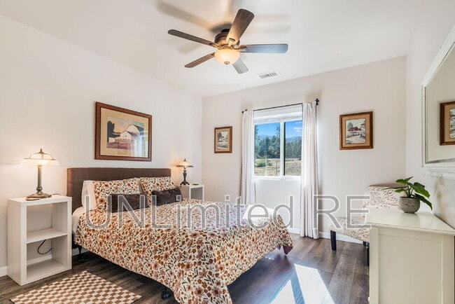 Building Photo - 5750 E Jeremy Ln