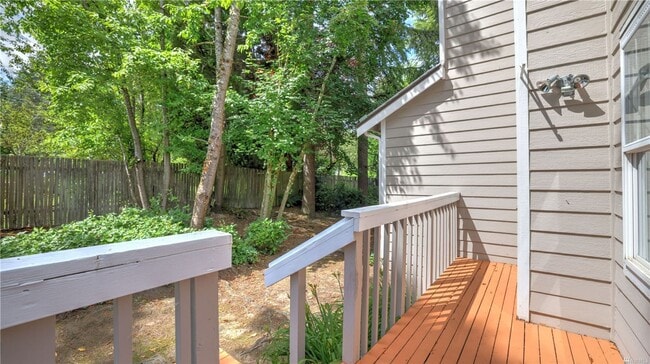 Building Photo - 2bd/2.5ba Kenmore Townhome