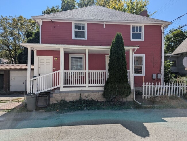 Primary Photo - 131 1/2-131-132 E Pleasant St