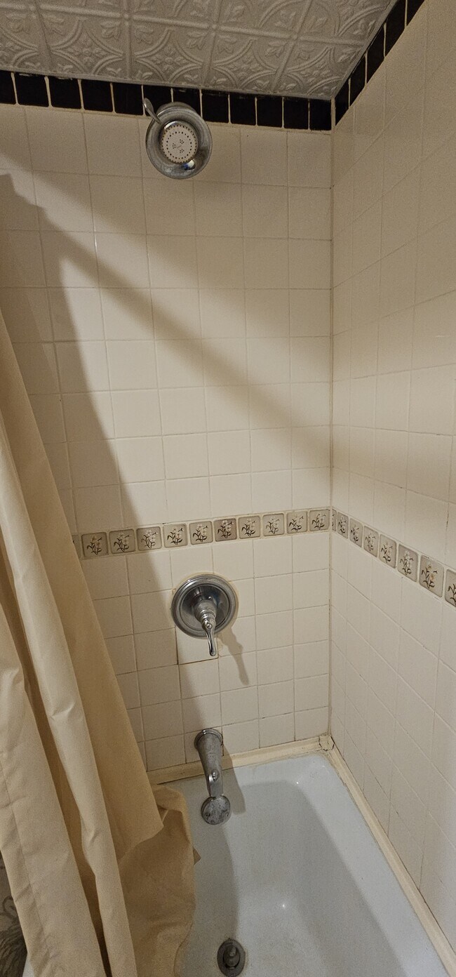 Building Photo - 2020 Crosstown Blvd NE